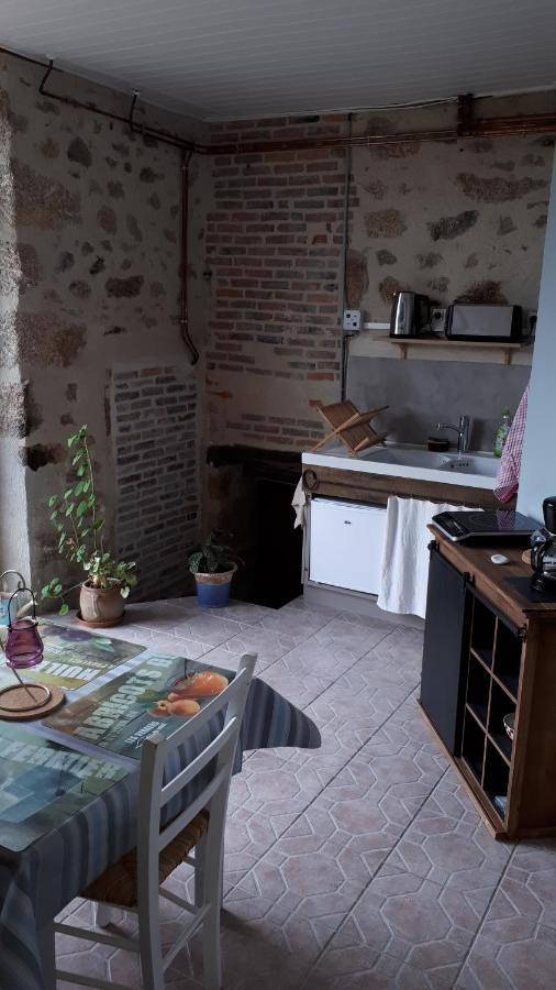 Les Châtelliers-Châteaumur Demeure Du Castel Bed & Breakfast エクステリア 写真